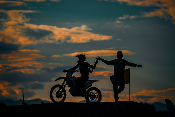 岡田武蔵「讃え合い」