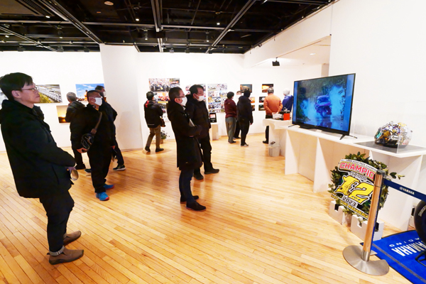 日本レース写真家協会報道写真展「COMPETITION」