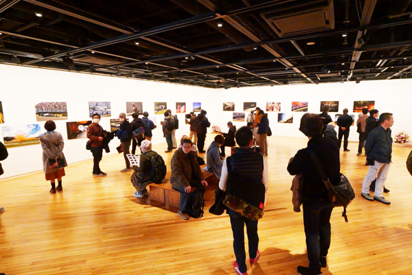 日本レース写真家協会報道写真展「COMPETITION」