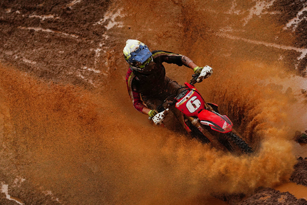 高橋幸夫「切り裂く」