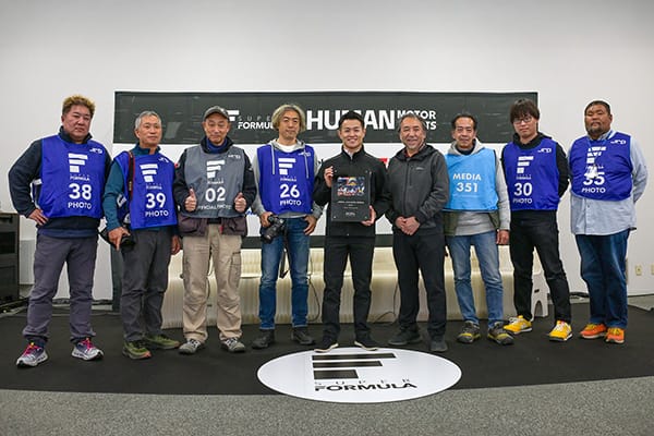 贈呈後、JRPA会員との記念撮影