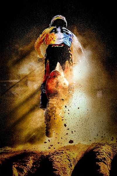 中谷 洋「砂塵の彼方へ」